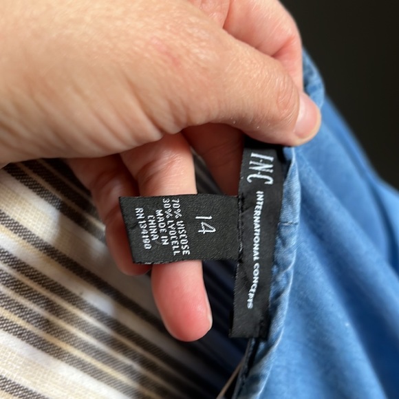 INC, cold shoulder, chambray top, bellowing sleeves, size 14, style factor 💯 - Picture 8 of 11